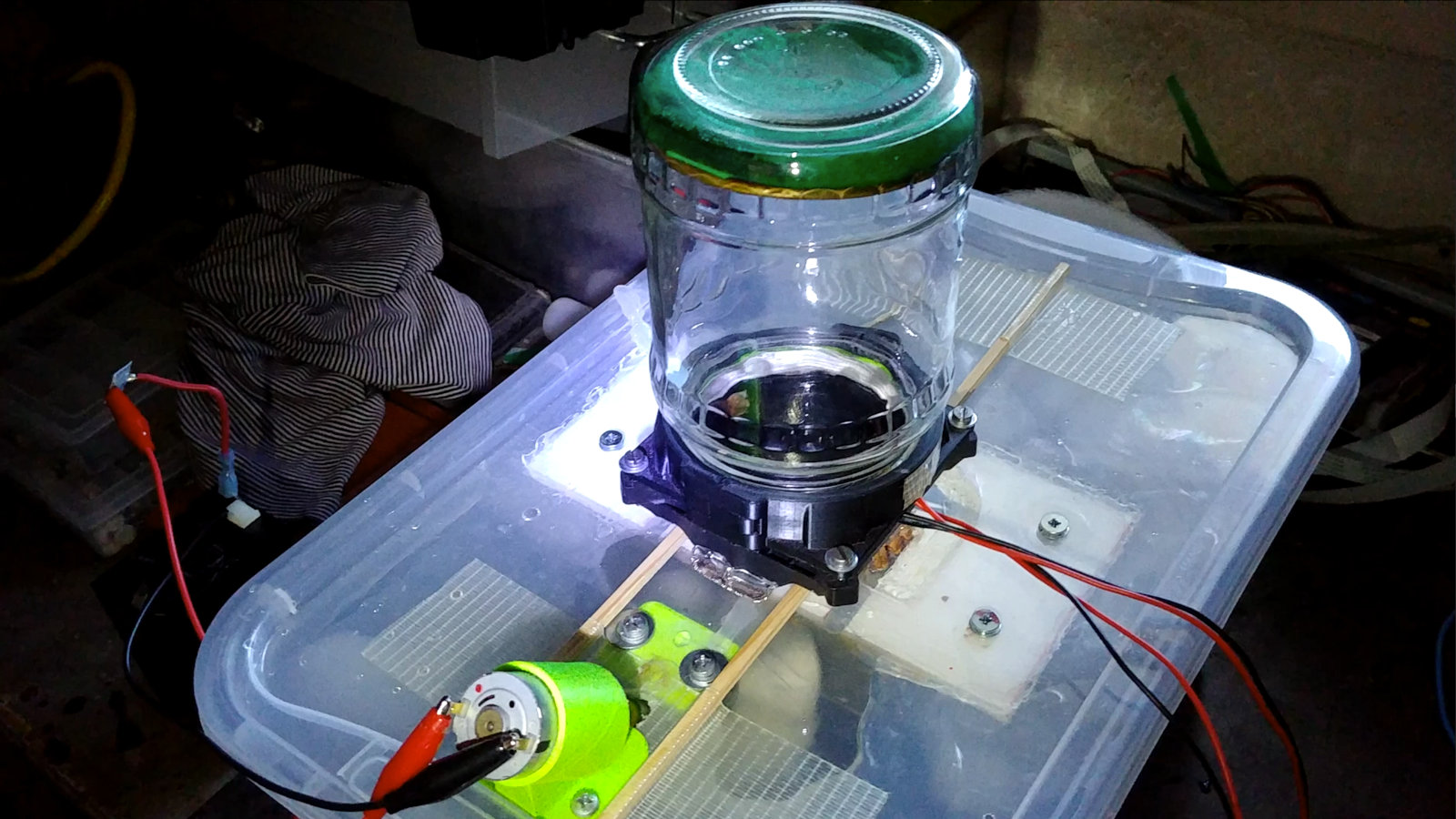 Fully assembled and working Cloudy with Particles cloud chamber